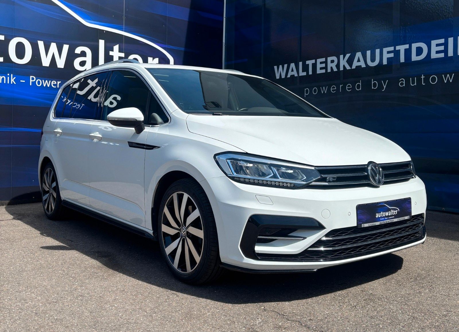 Fahrzeugabbildung Volkswagen Touran Highline R-Line ,Panodach,7 Sitzer