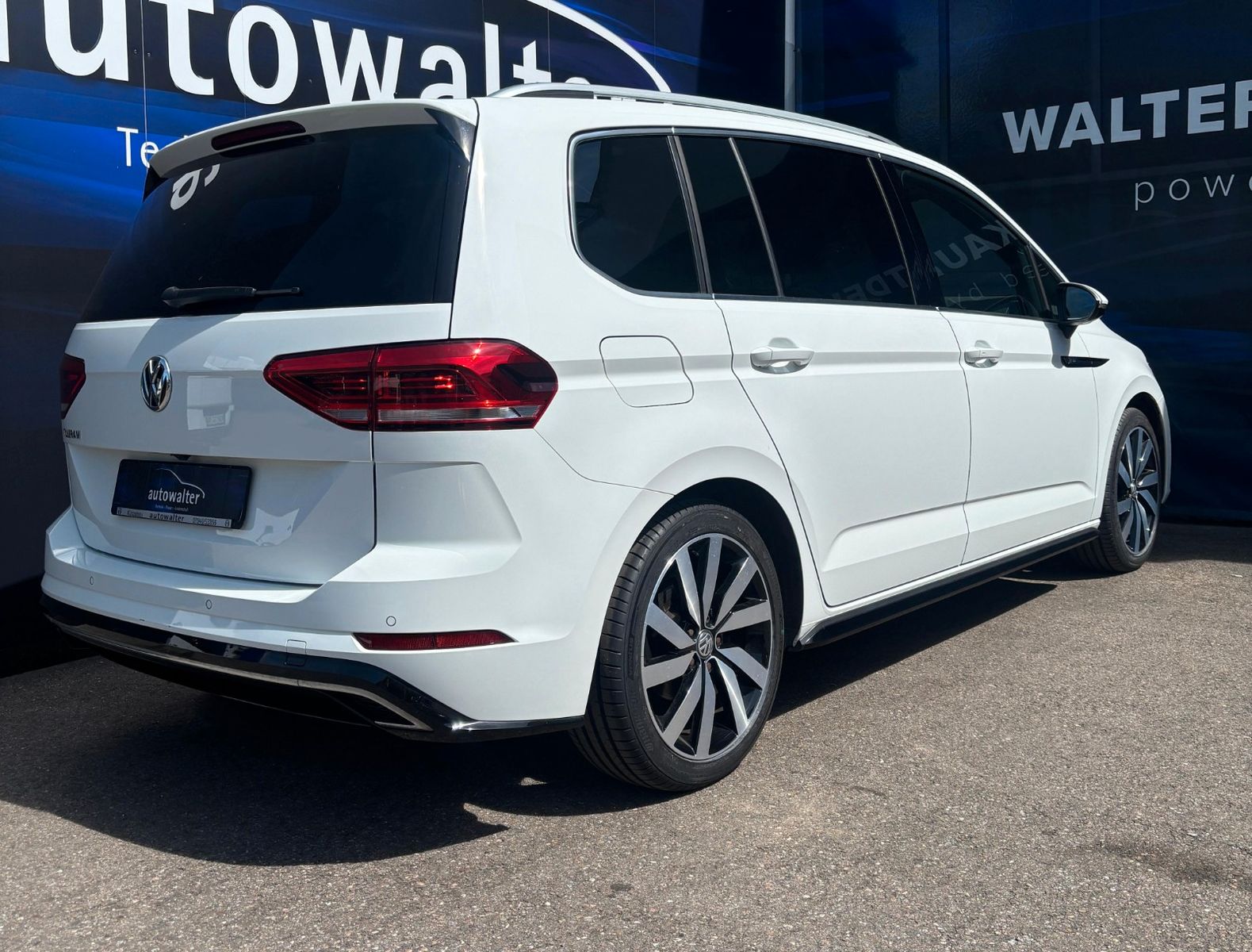 Fahrzeugabbildung Volkswagen Touran Highline R-Line ,Panodach,7 Sitzer