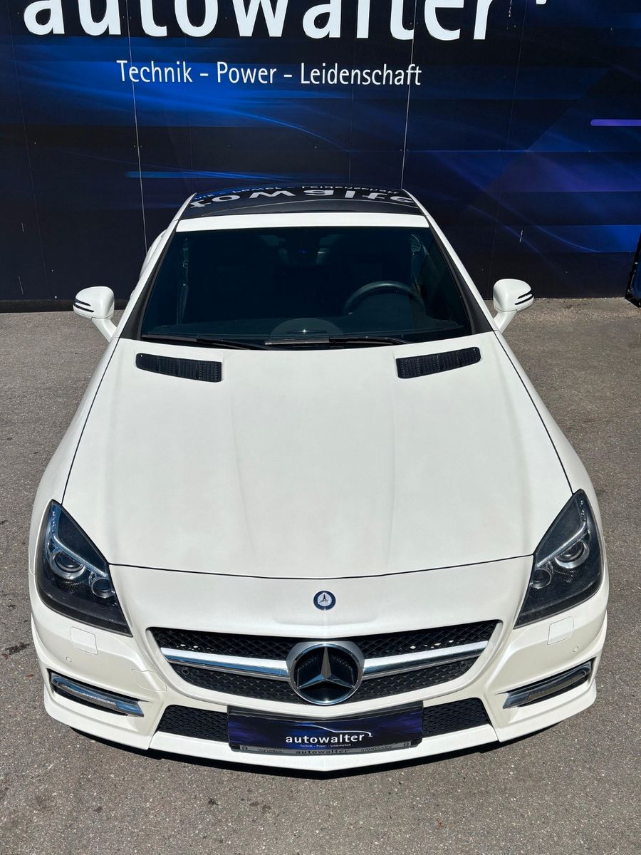 Fahrzeugabbildung Mercedes-Benz SLK 200 AMG-BiXenon-Airscarf-Designo-Navi