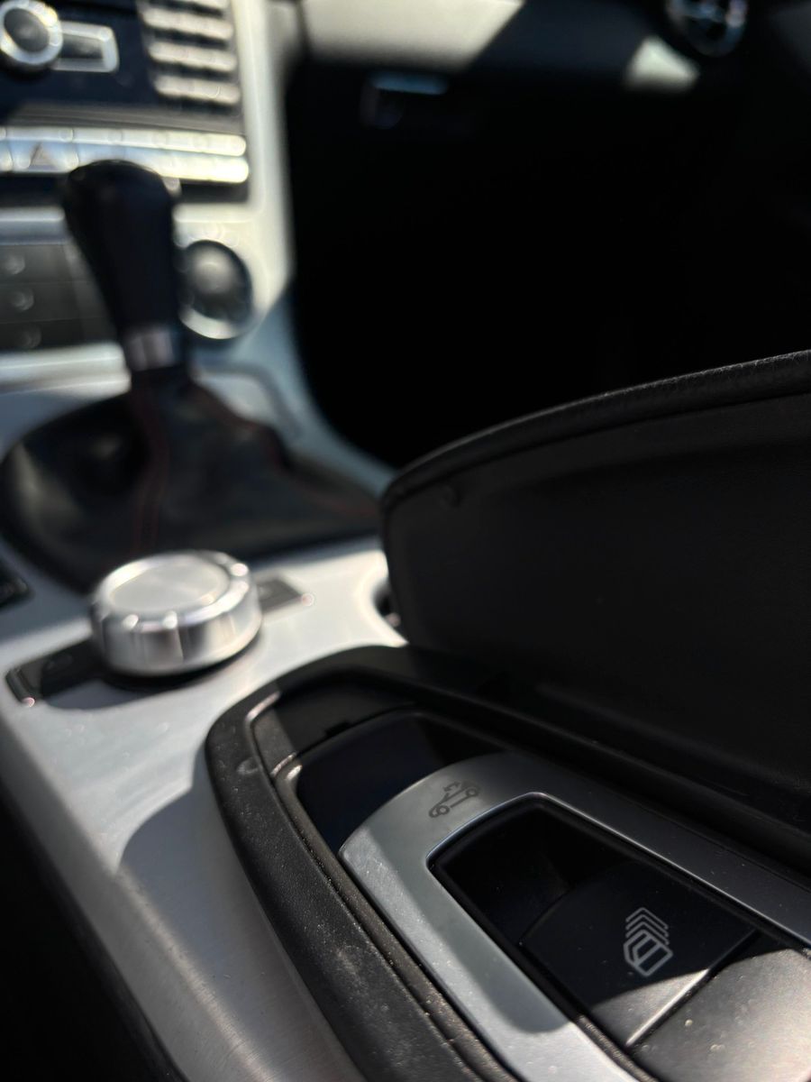Fahrzeugabbildung Mercedes-Benz SLK 200 AMG-BiXenon-Airscarf-Designo-Navi