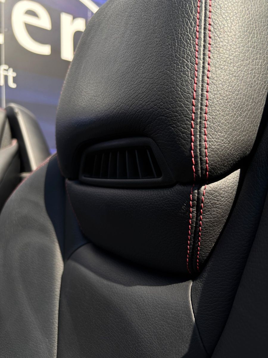 Fahrzeugabbildung Mercedes-Benz SLK 200 AMG-BiXenon-Airscarf-Designo-Navi