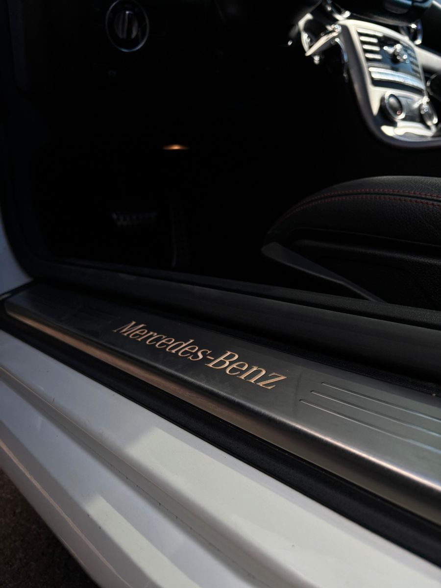 Fahrzeugabbildung Mercedes-Benz SLK 200 AMG-BiXenon-Airscarf-Designo-Navi