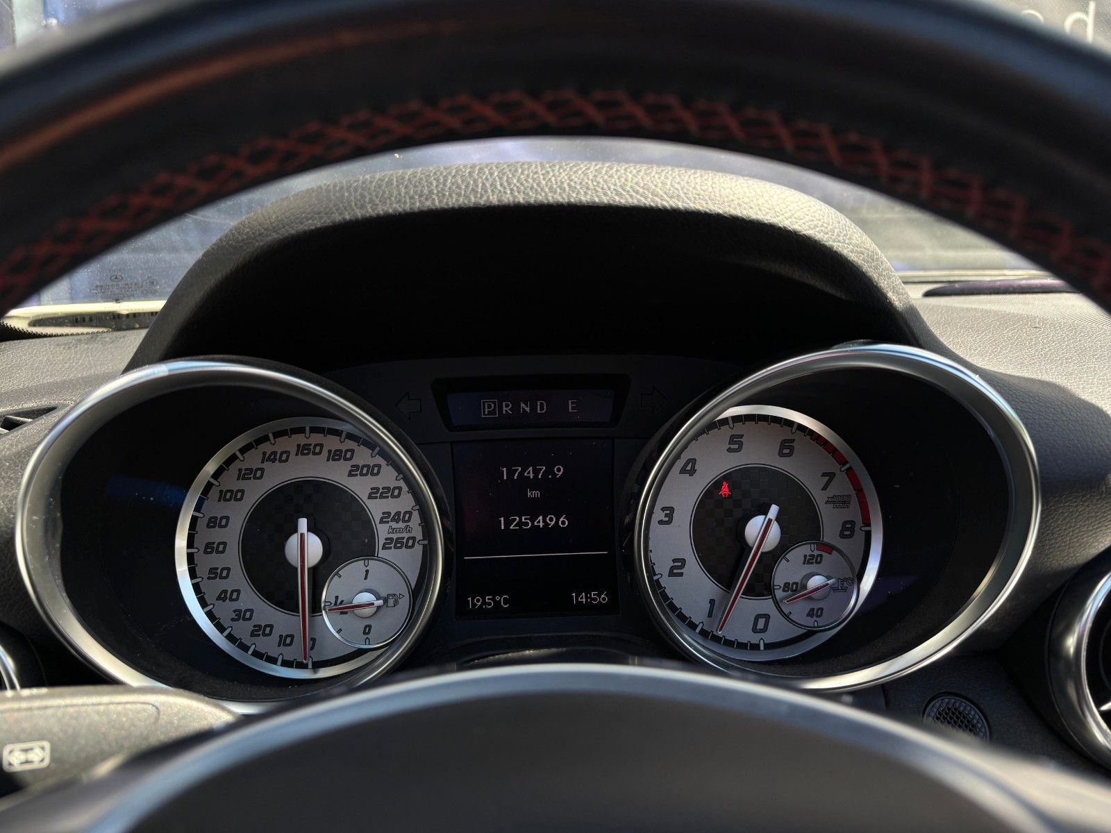 Fahrzeugabbildung Mercedes-Benz SLK 200 AMG-BiXenon-Airscarf-Designo-Navi