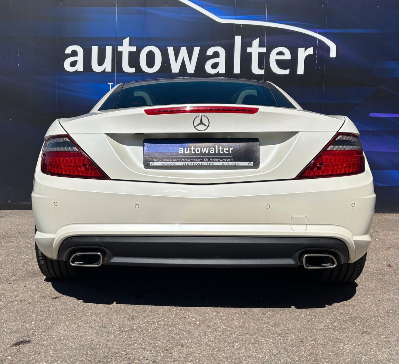 Fahrzeugabbildung Mercedes-Benz SLK 200 AMG-BiXenon-Airscarf-Designo-Navi