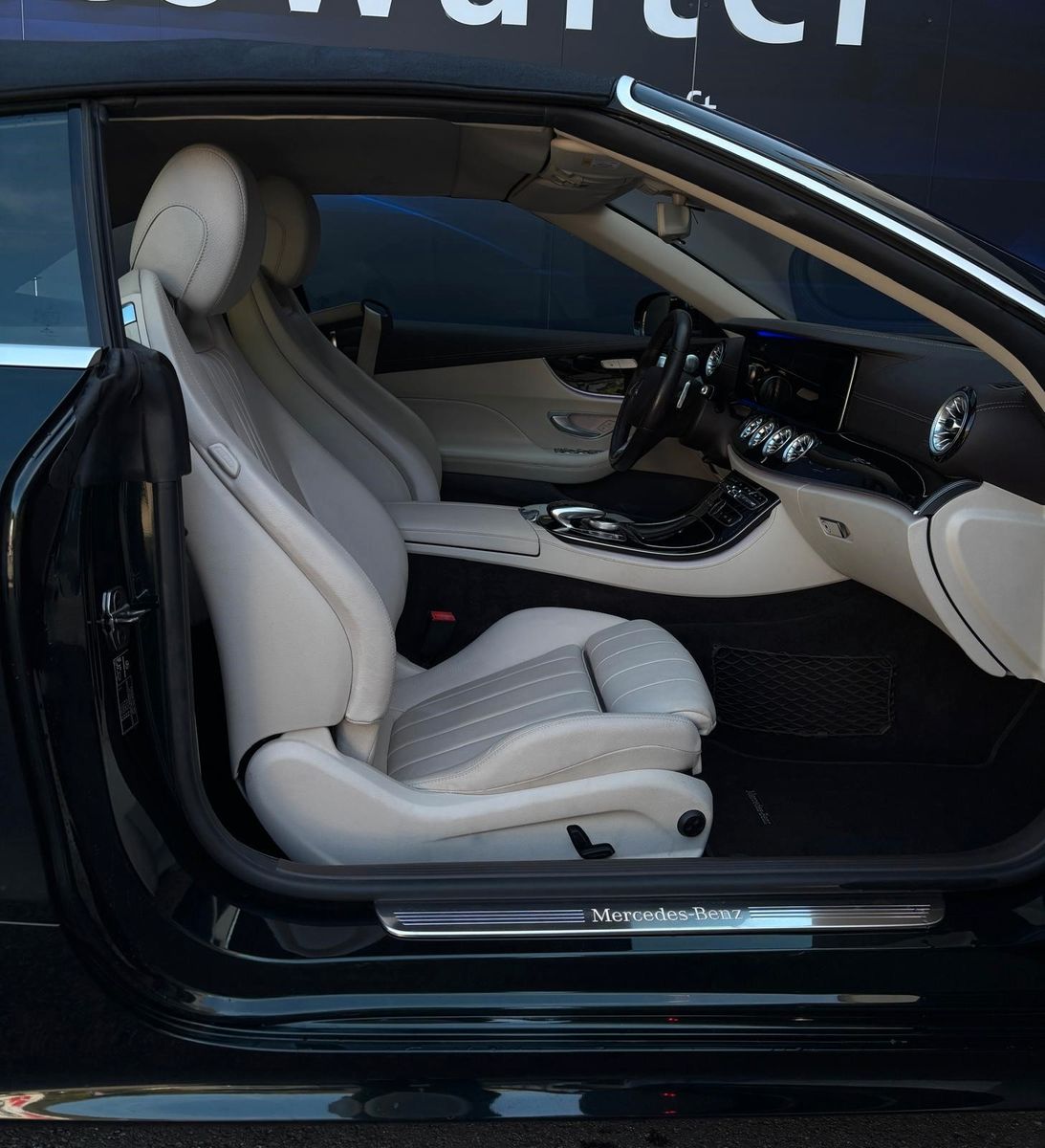 Fahrzeugabbildung Mercedes-Benz E 300  Cabrio AMG Line