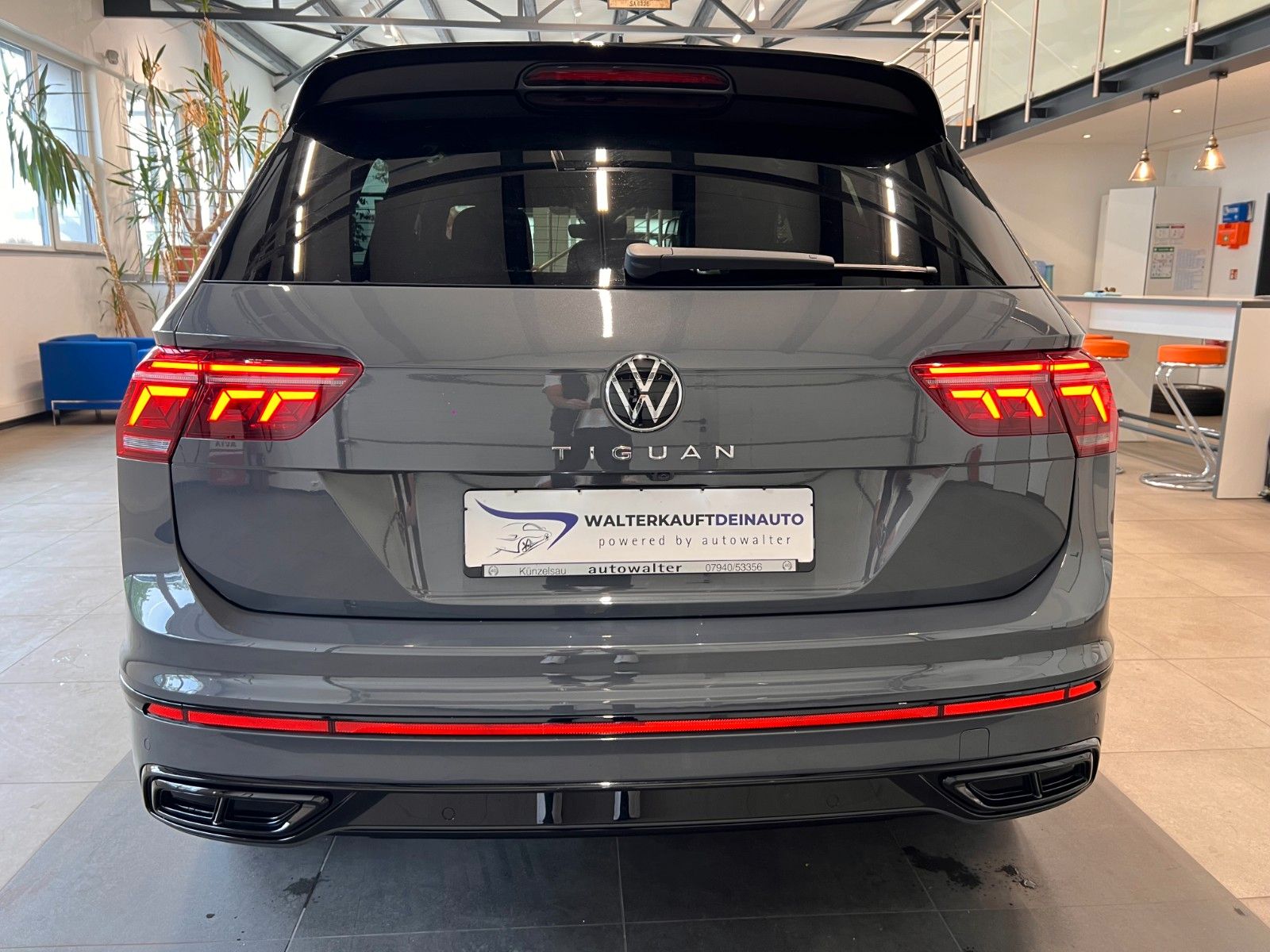 Fahrzeugabbildung Volkswagen Tiguan R-Line*AHK*Panoramadach*LED