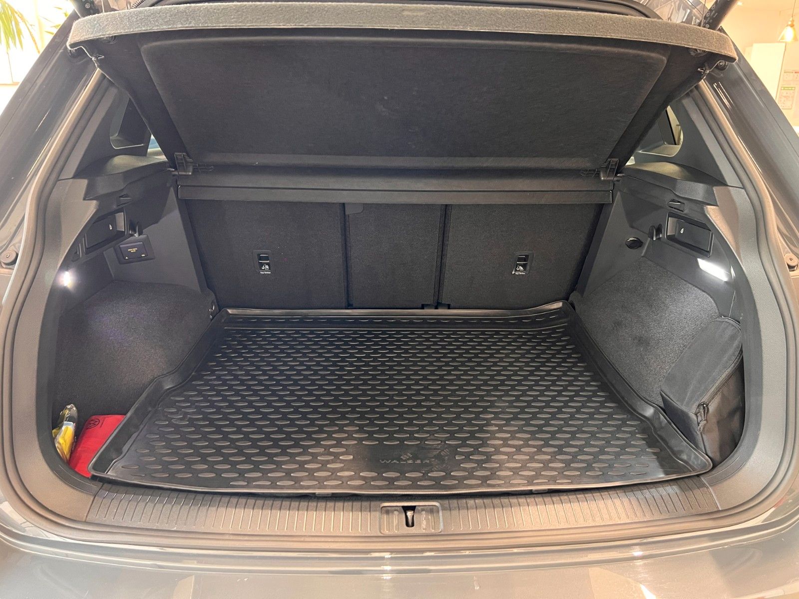 Fahrzeugabbildung Volkswagen Tiguan R-Line*AHK*Panoramadach*LED