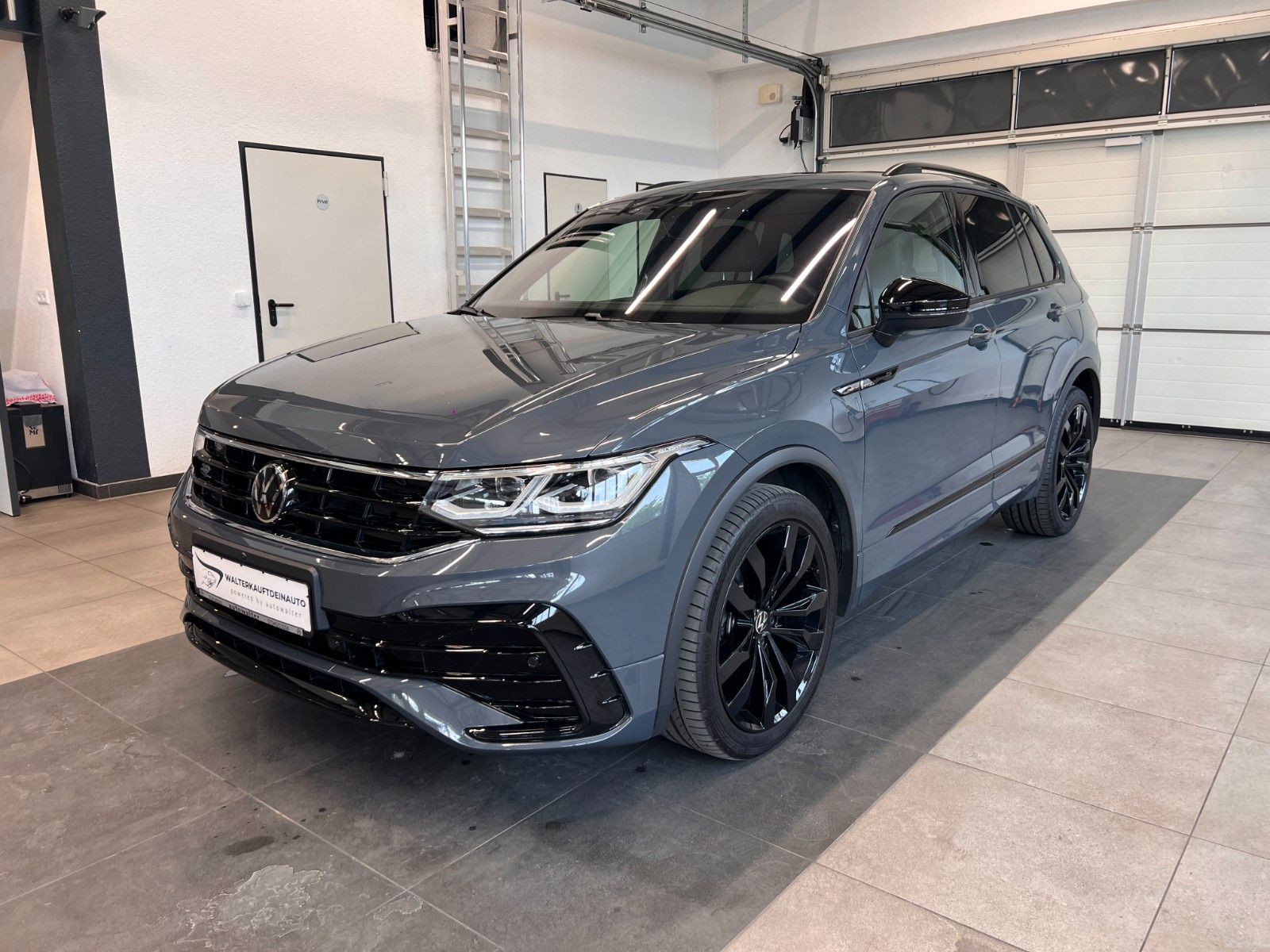 Fahrzeugabbildung Volkswagen Tiguan R-Line*AHK*Panoramadach*LED