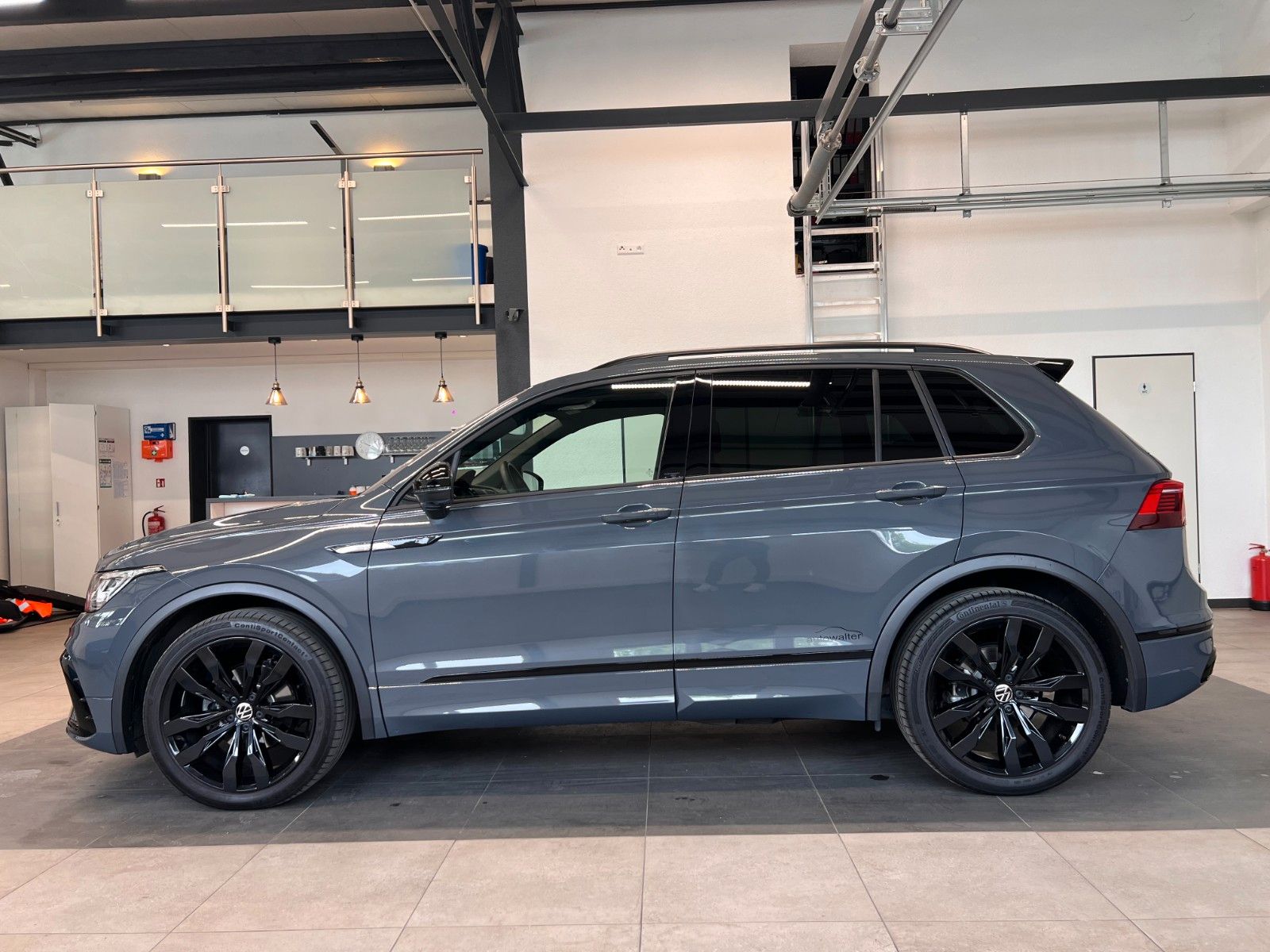 Fahrzeugabbildung Volkswagen Tiguan R-Line*AHK*Panoramadach*LED