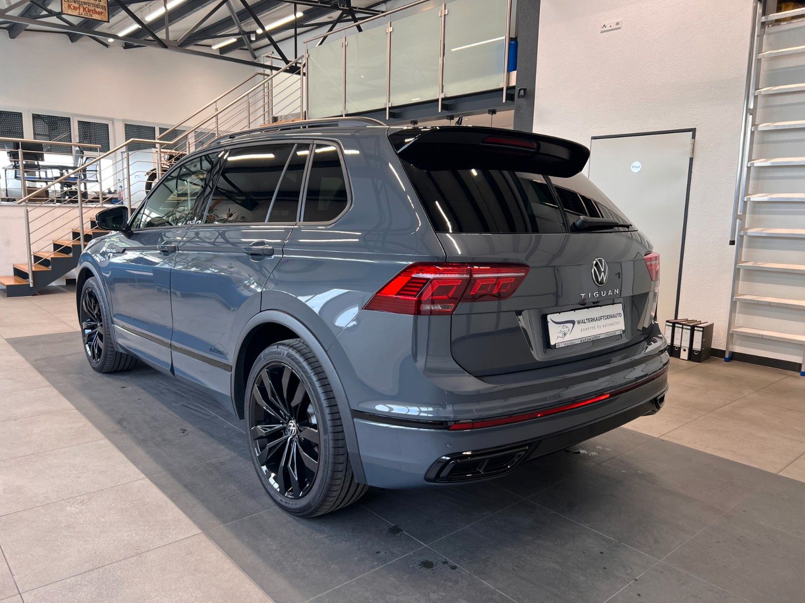 Fahrzeugabbildung Volkswagen Tiguan R-Line*AHK*Panoramadach*LED