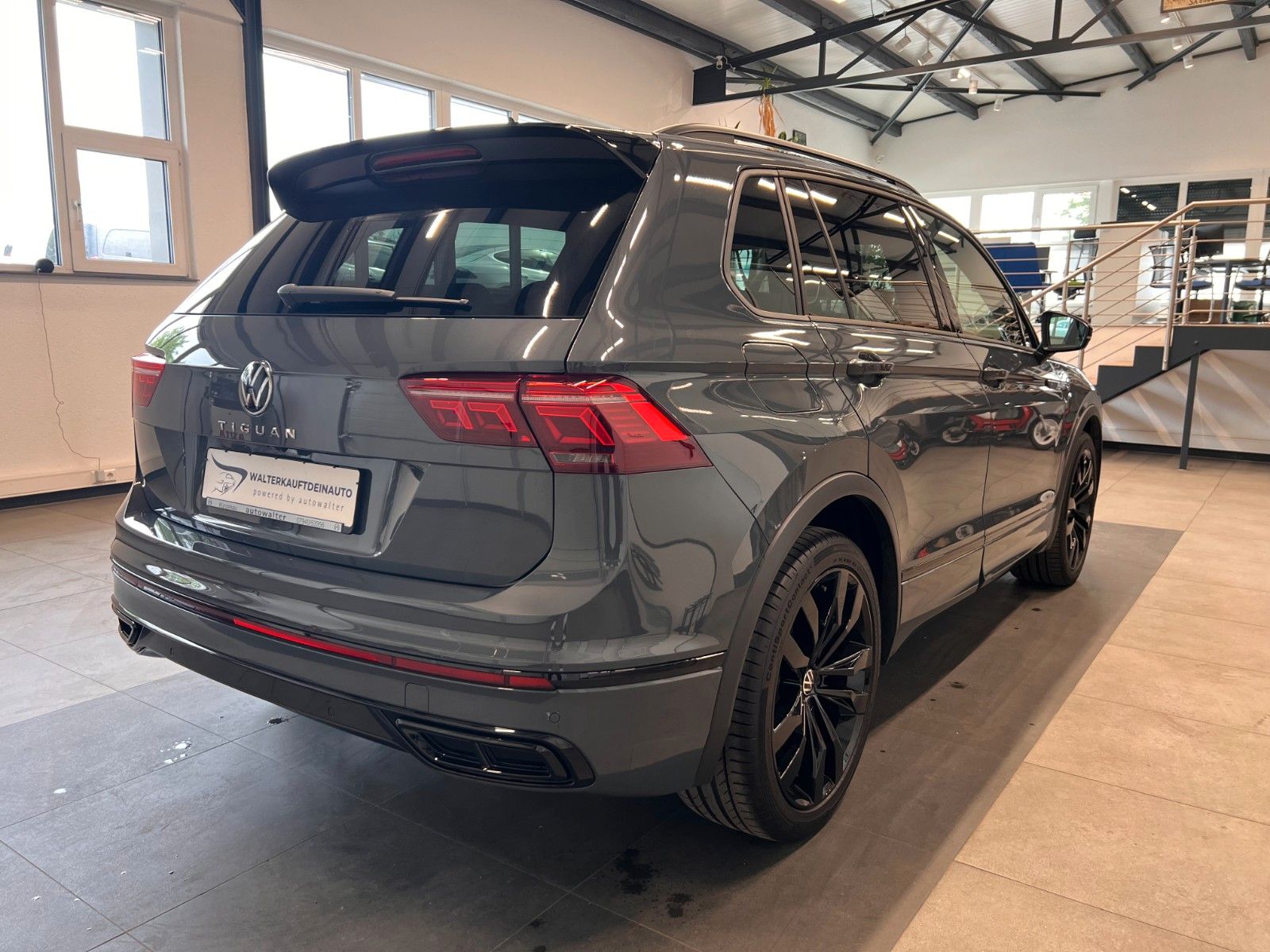 Fahrzeugabbildung Volkswagen Tiguan R-Line*AHK*Panoramadach*LED