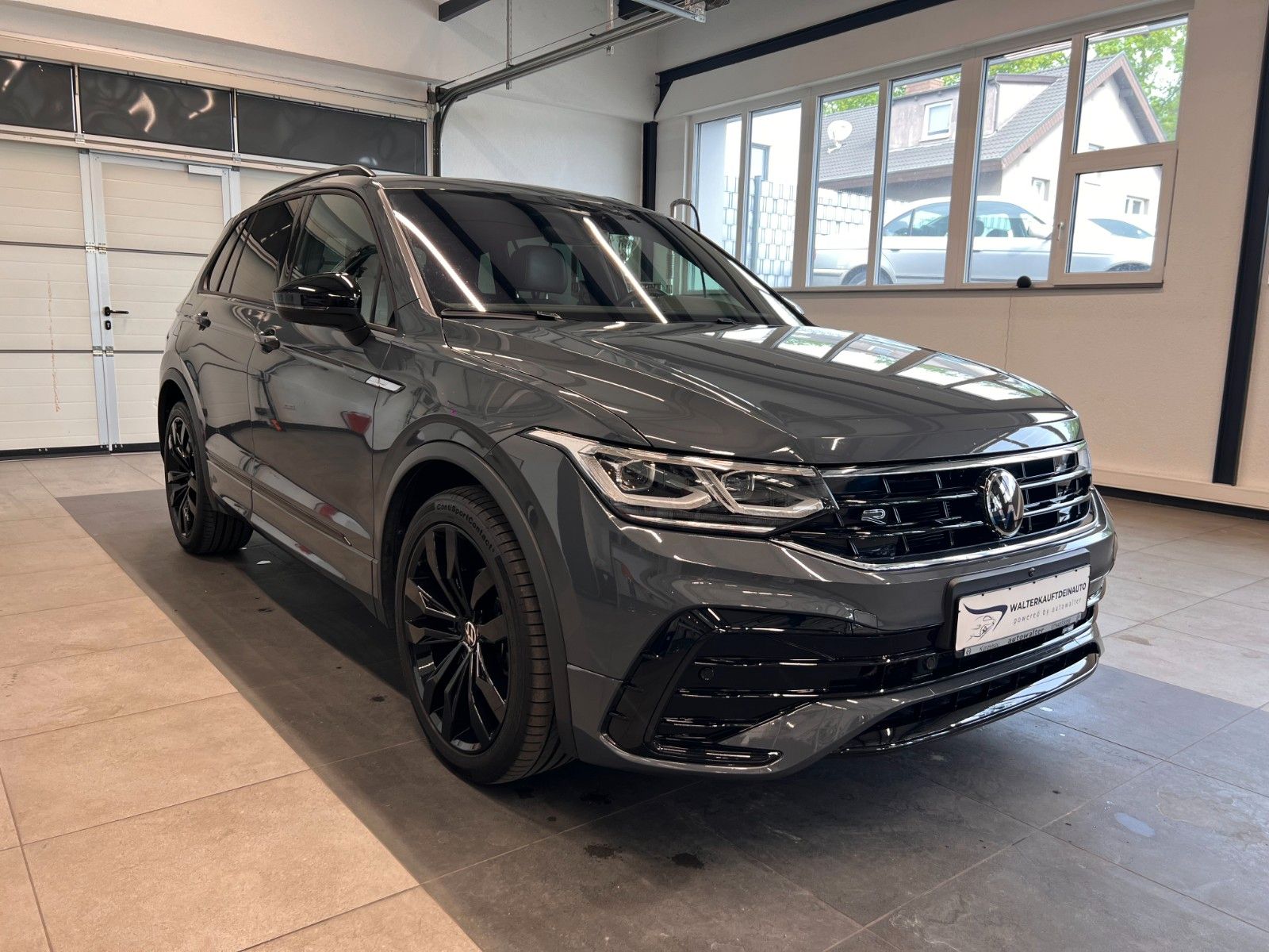 Fahrzeugabbildung Volkswagen Tiguan R-Line*AHK*Panoramadach*LED