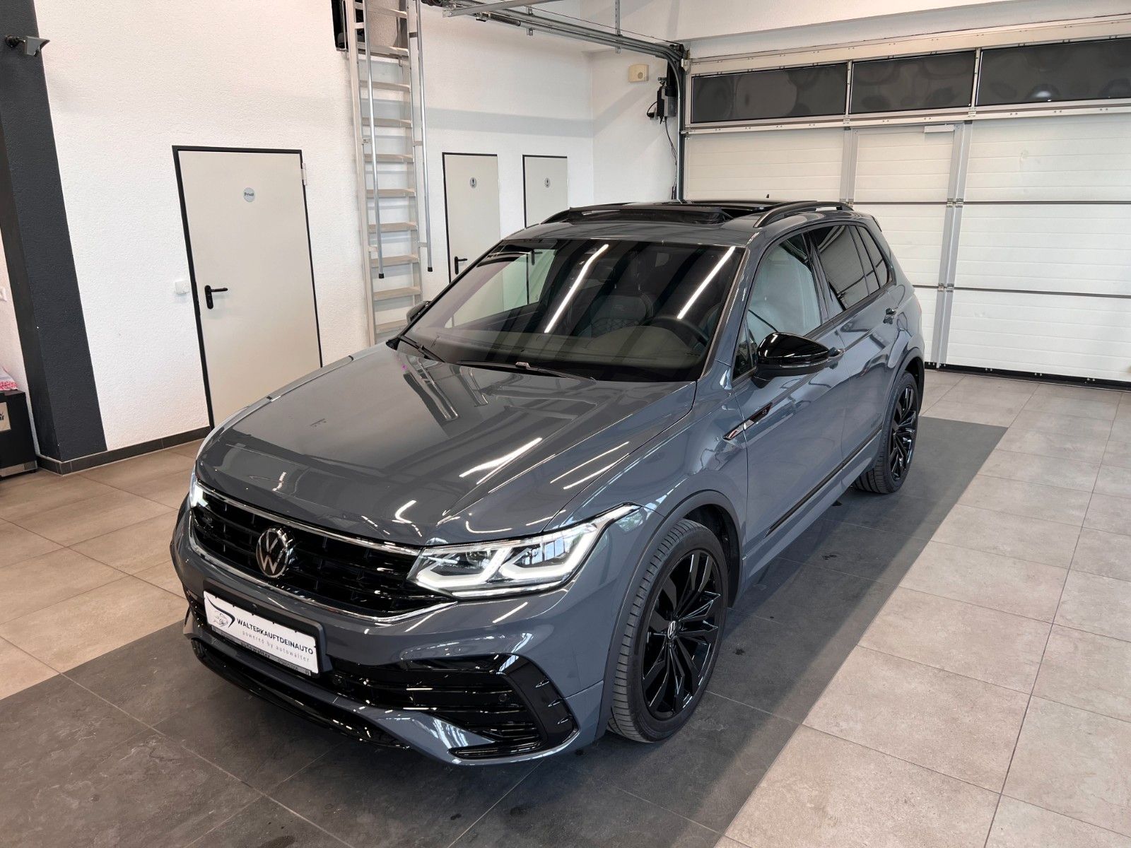 Fahrzeugabbildung Volkswagen Tiguan R-Line*AHK*Panoramadach*LED