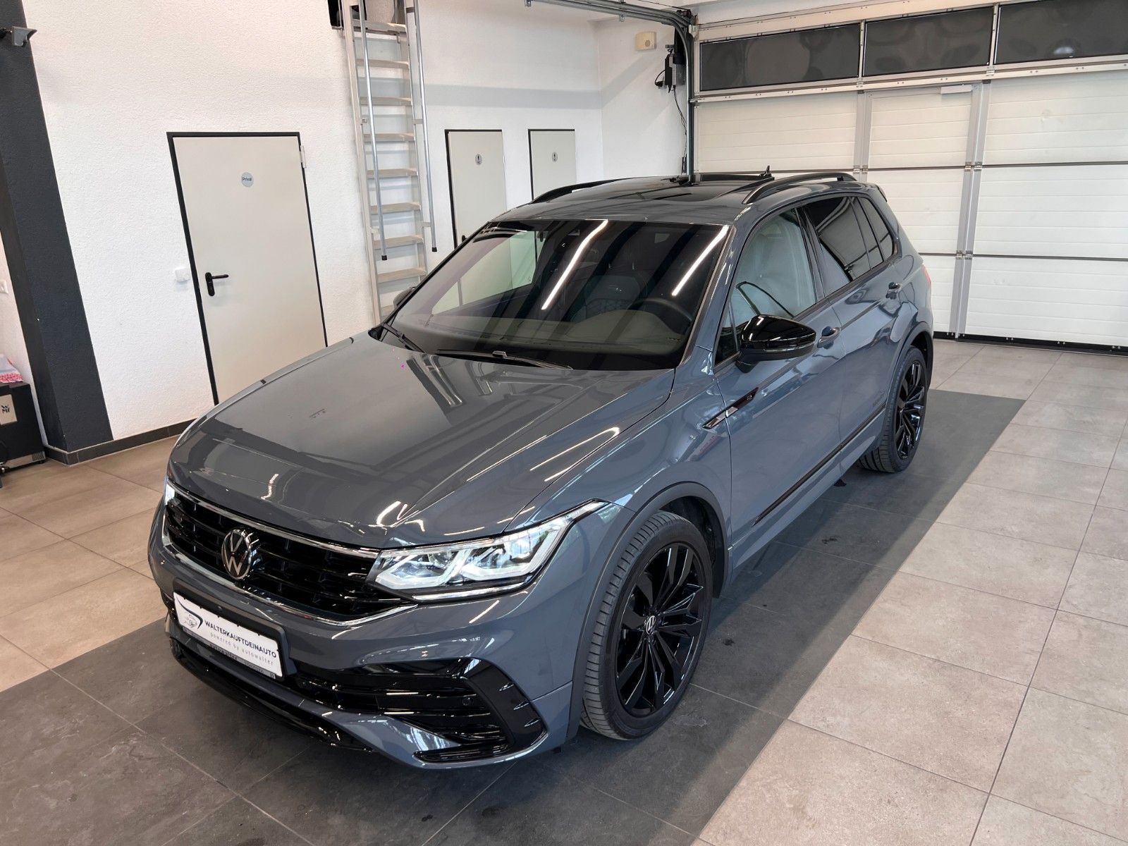 Fahrzeugabbildung Volkswagen Tiguan R-Line*AHK*Panoramadach*LED