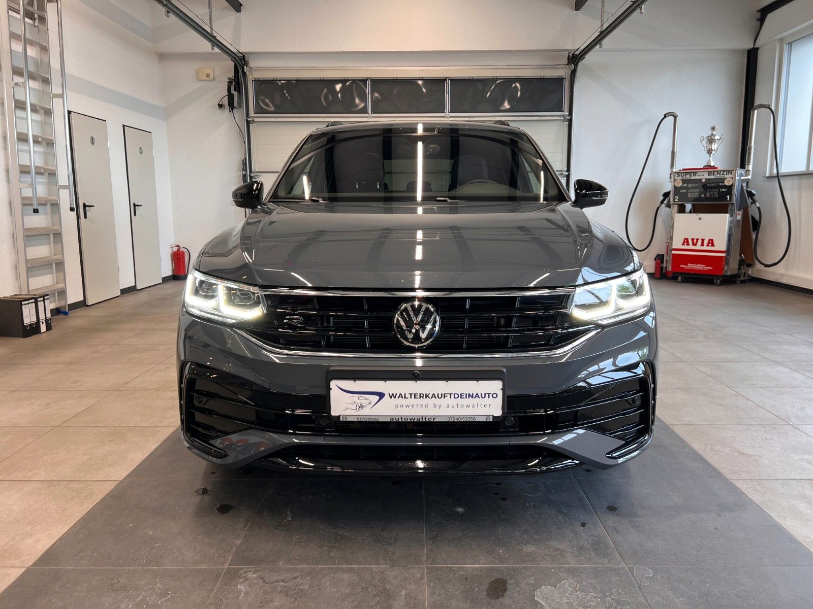 Fahrzeugabbildung Volkswagen Tiguan R-Line*AHK*Panoramadach*LED