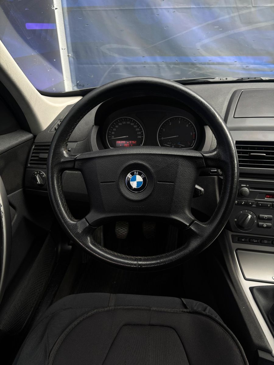 Fahrzeugabbildung BMW X3 2.0d