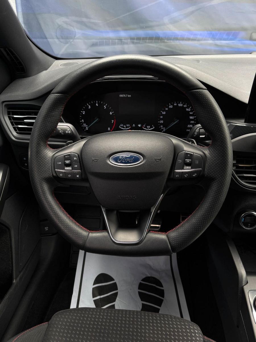 Fahrzeugabbildung Ford Focus Lim. ST-Line