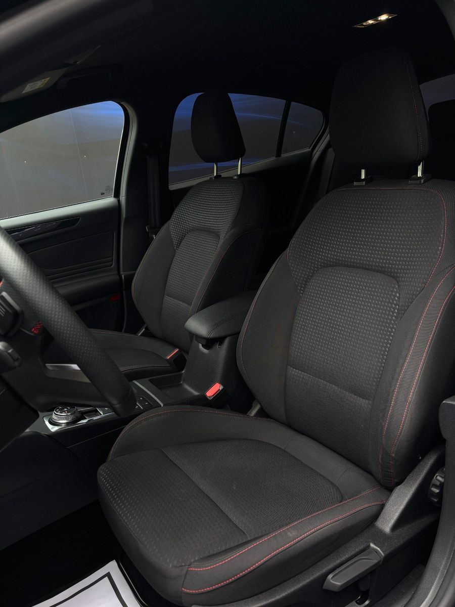 Fahrzeugabbildung Ford Focus Lim. ST-Line