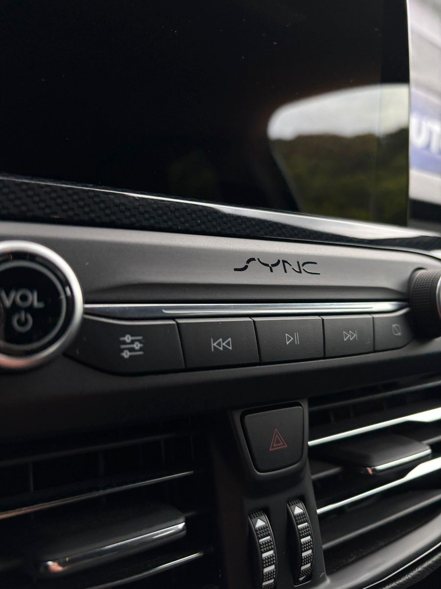Fahrzeugabbildung Ford Focus Lim. ST-Line