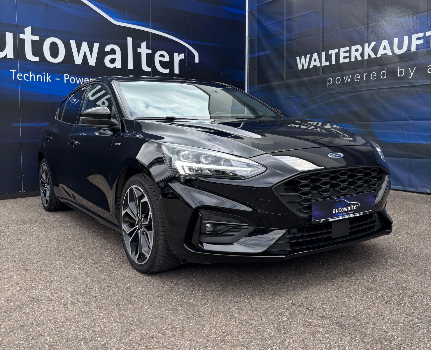 Fahrzeugabbildung Ford Focus Lim. ST-Line