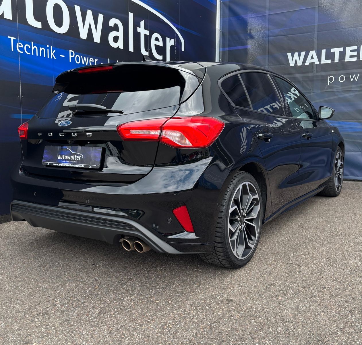 Fahrzeugabbildung Ford Focus Lim. ST-Line
