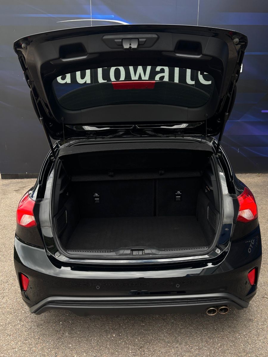 Fahrzeugabbildung Ford Focus Lim. ST-Line