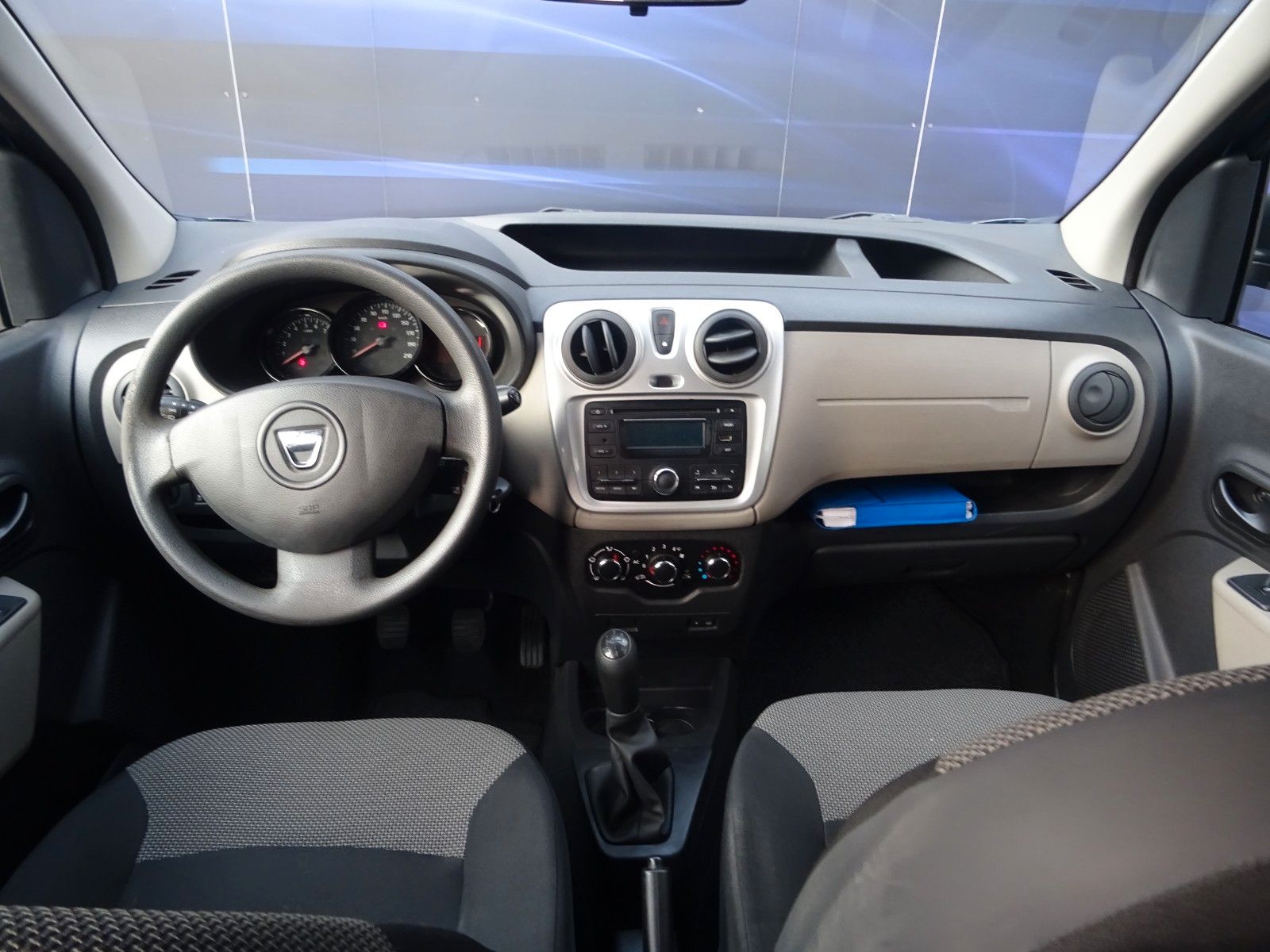 Fahrzeugabbildung Dacia Logan MCV II Kombi Stepway Celebration