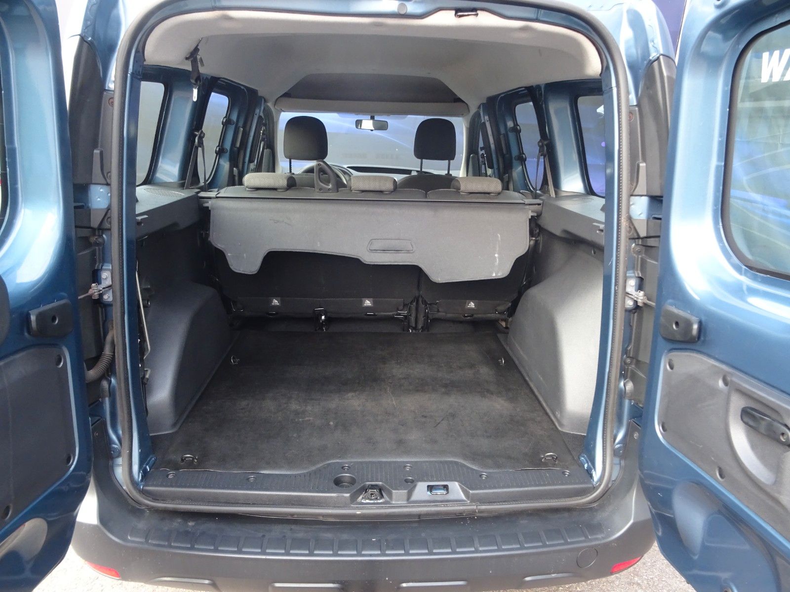 Fahrzeugabbildung Dacia Logan MCV II Kombi Stepway Celebration