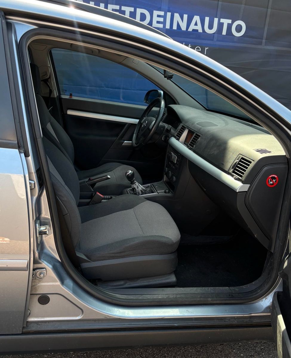 Fahrzeugabbildung Opel Vectra Caravan 2.2 Direct Elegance