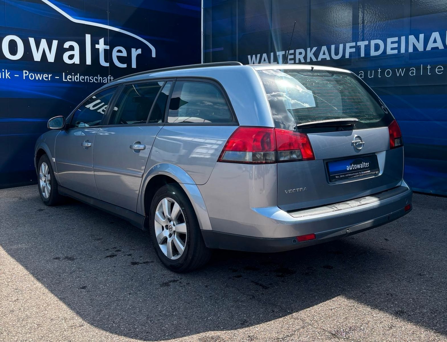 Fahrzeugabbildung Opel Vectra Caravan 2.2 Direct Elegance