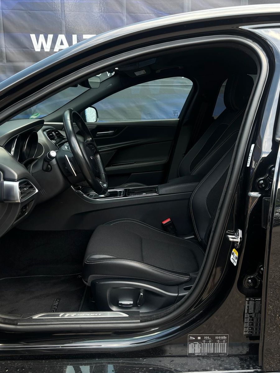 Fahrzeugabbildung Jaguar XE R-Sport