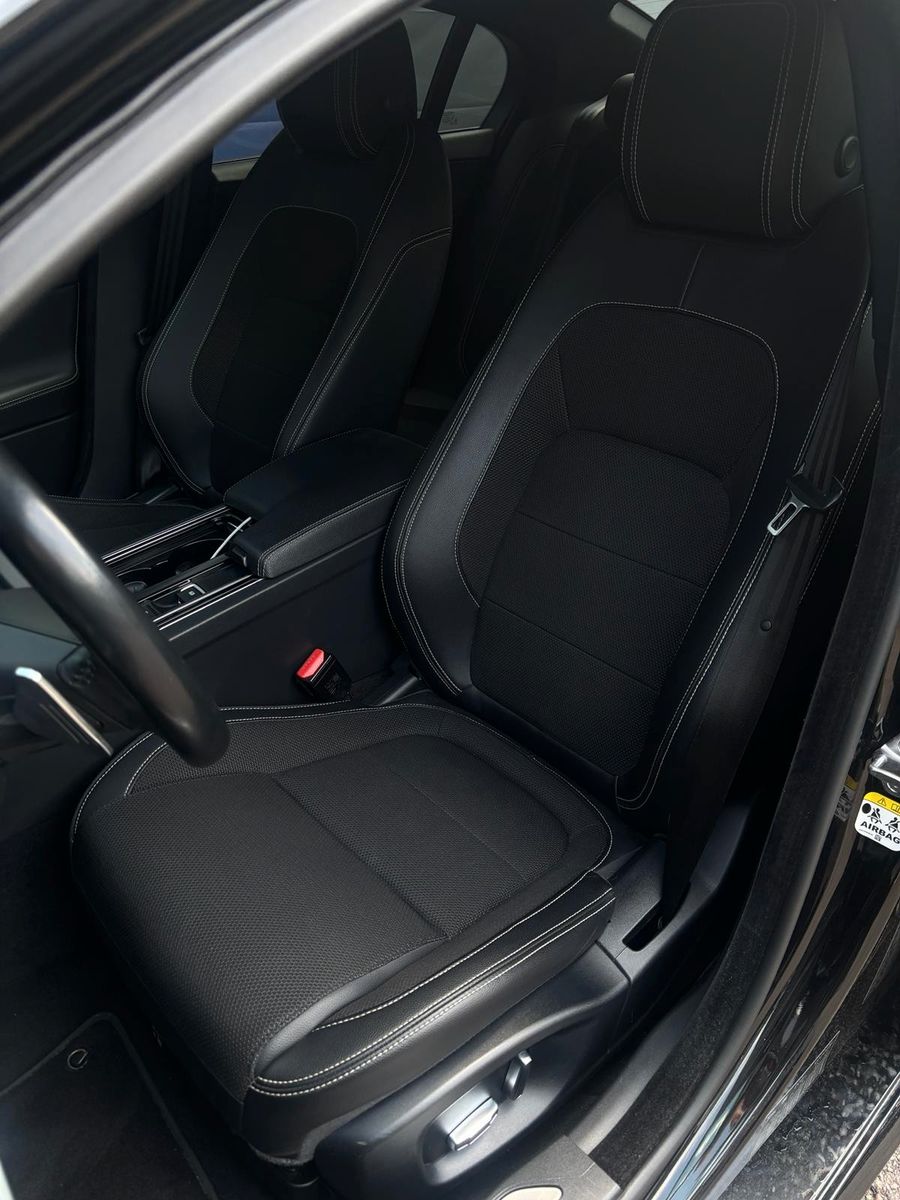 Fahrzeugabbildung Jaguar XE R-Sport