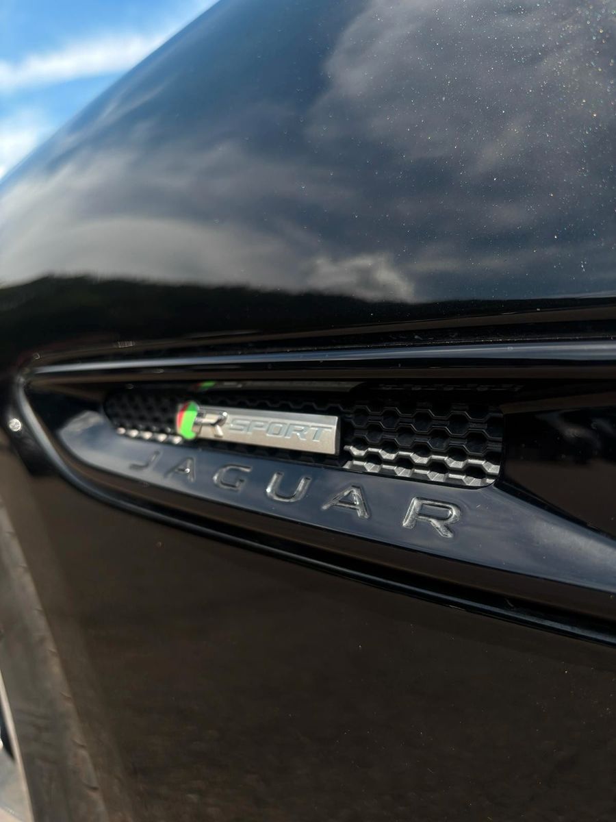 Fahrzeugabbildung Jaguar XE R-Sport