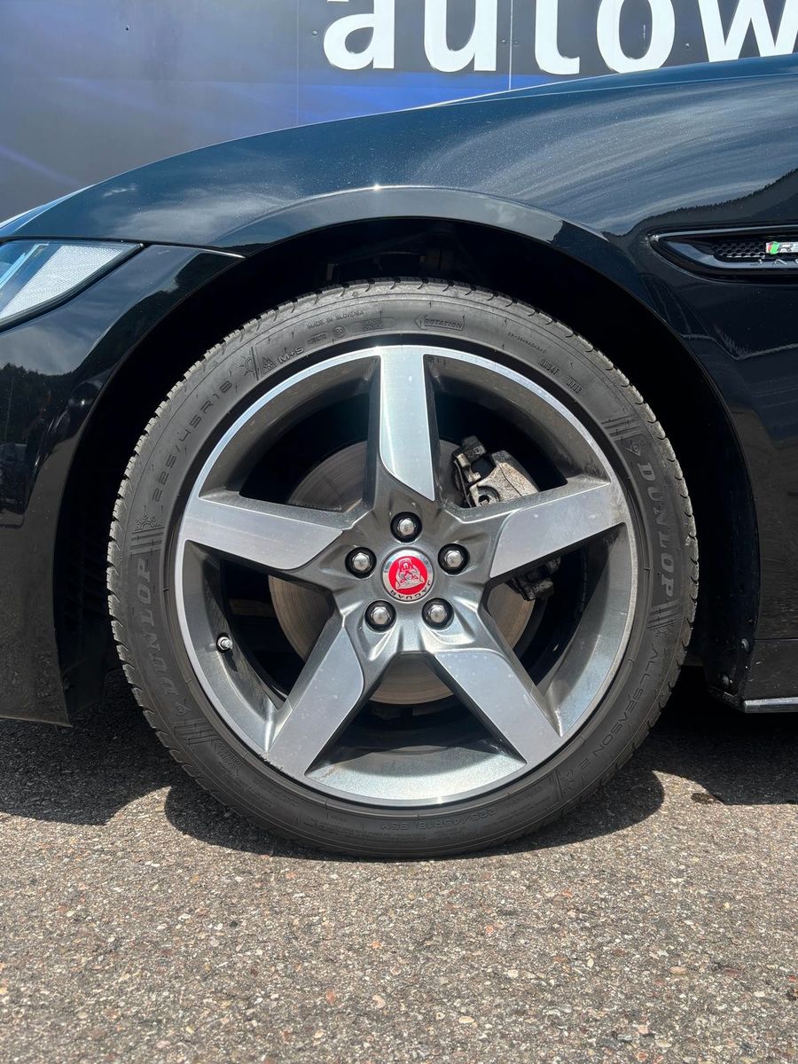 Fahrzeugabbildung Jaguar XE R-Sport