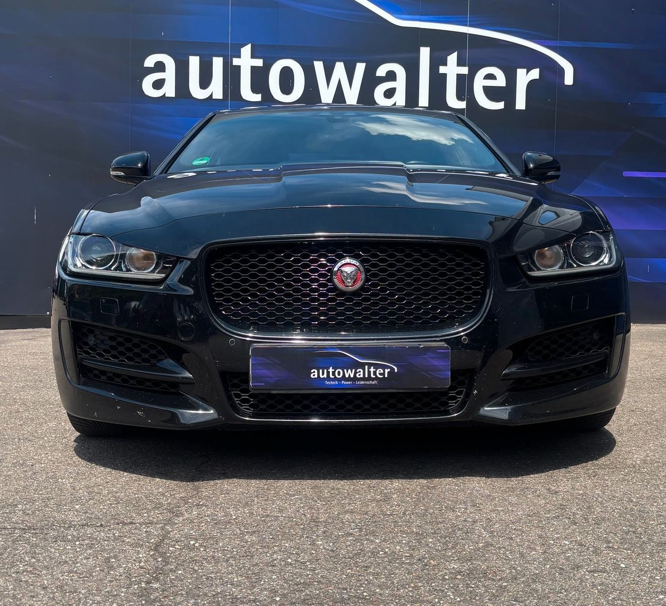 Fahrzeugabbildung Jaguar XE R-Sport