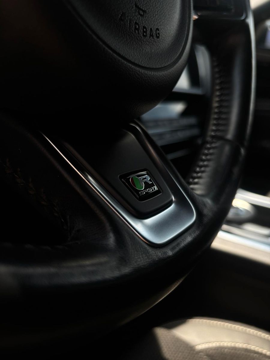 Fahrzeugabbildung Jaguar XE R-Sport