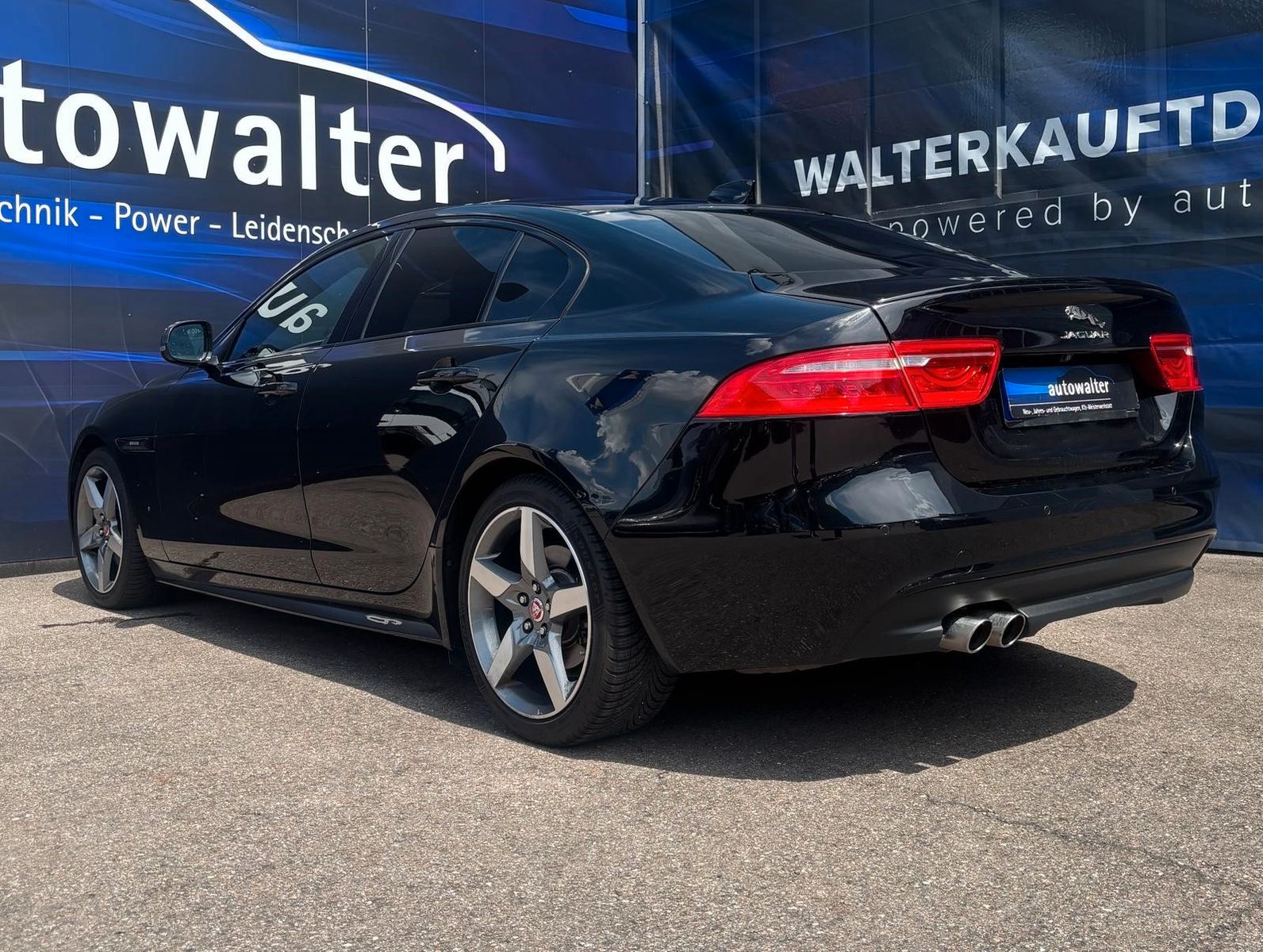Fahrzeugabbildung Jaguar XE R-Sport