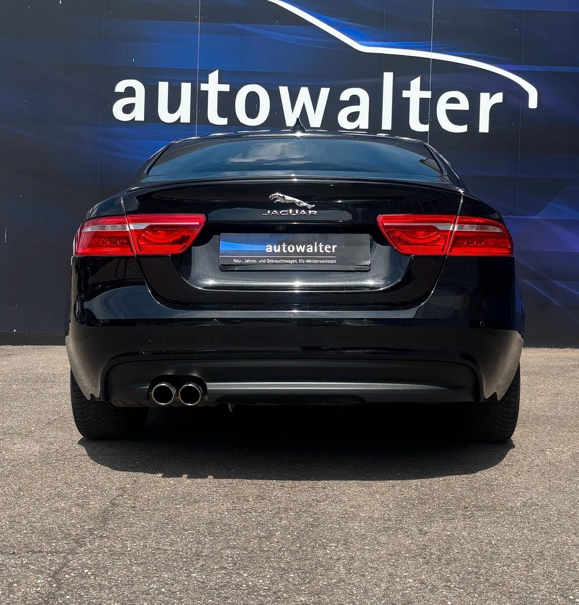 Fahrzeugabbildung Jaguar XE R-Sport