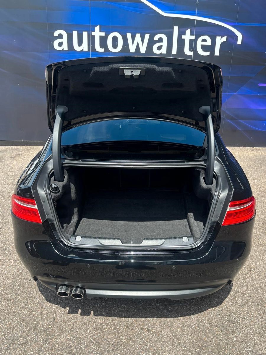 Fahrzeugabbildung Jaguar XE R-Sport