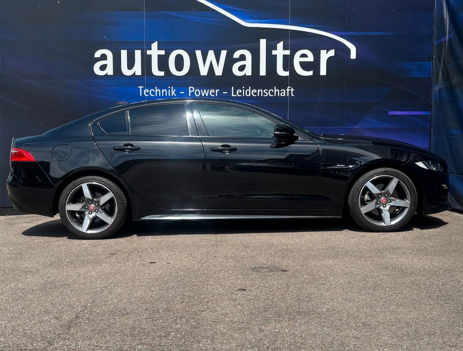 Fahrzeugabbildung Jaguar XE R-Sport