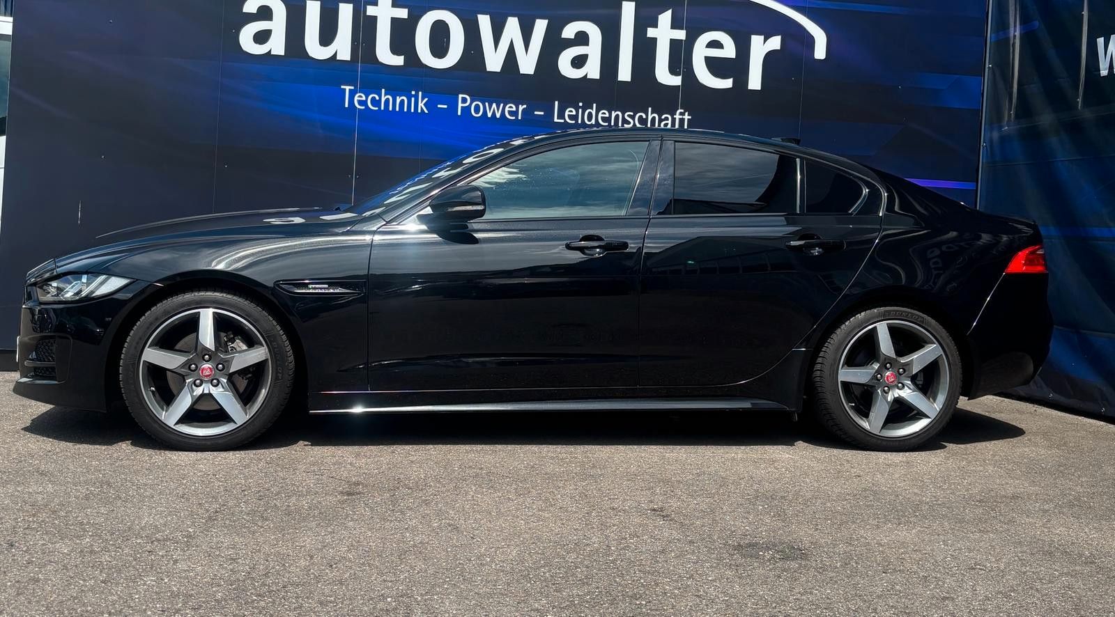 Fahrzeugabbildung Jaguar XE R-Sport