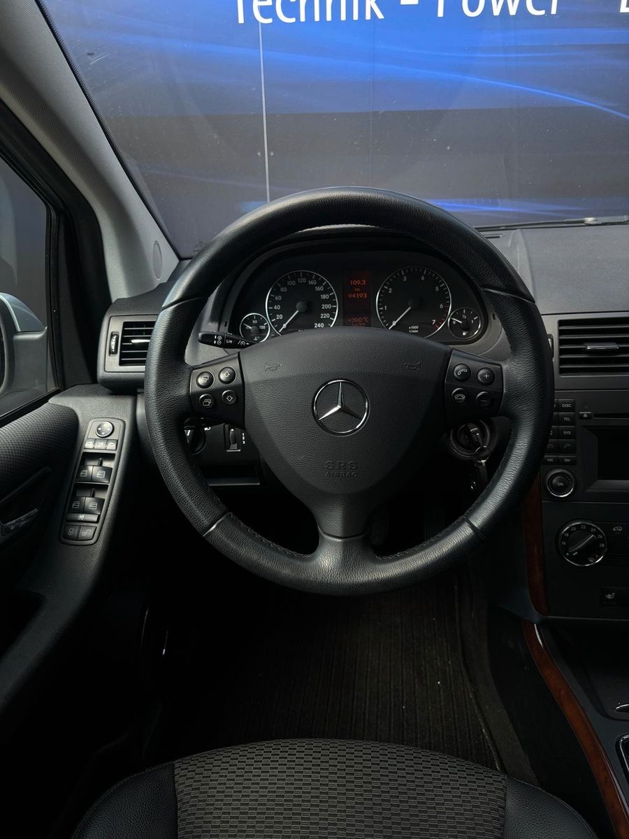 Fahrzeugabbildung Mercedes-Benz A 180 , Elegance