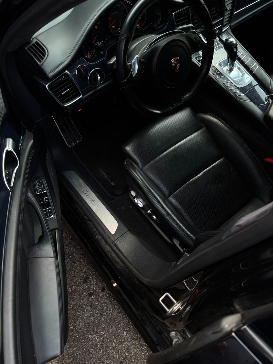 Fahrzeugabbildung Porsche Panamera Turbo