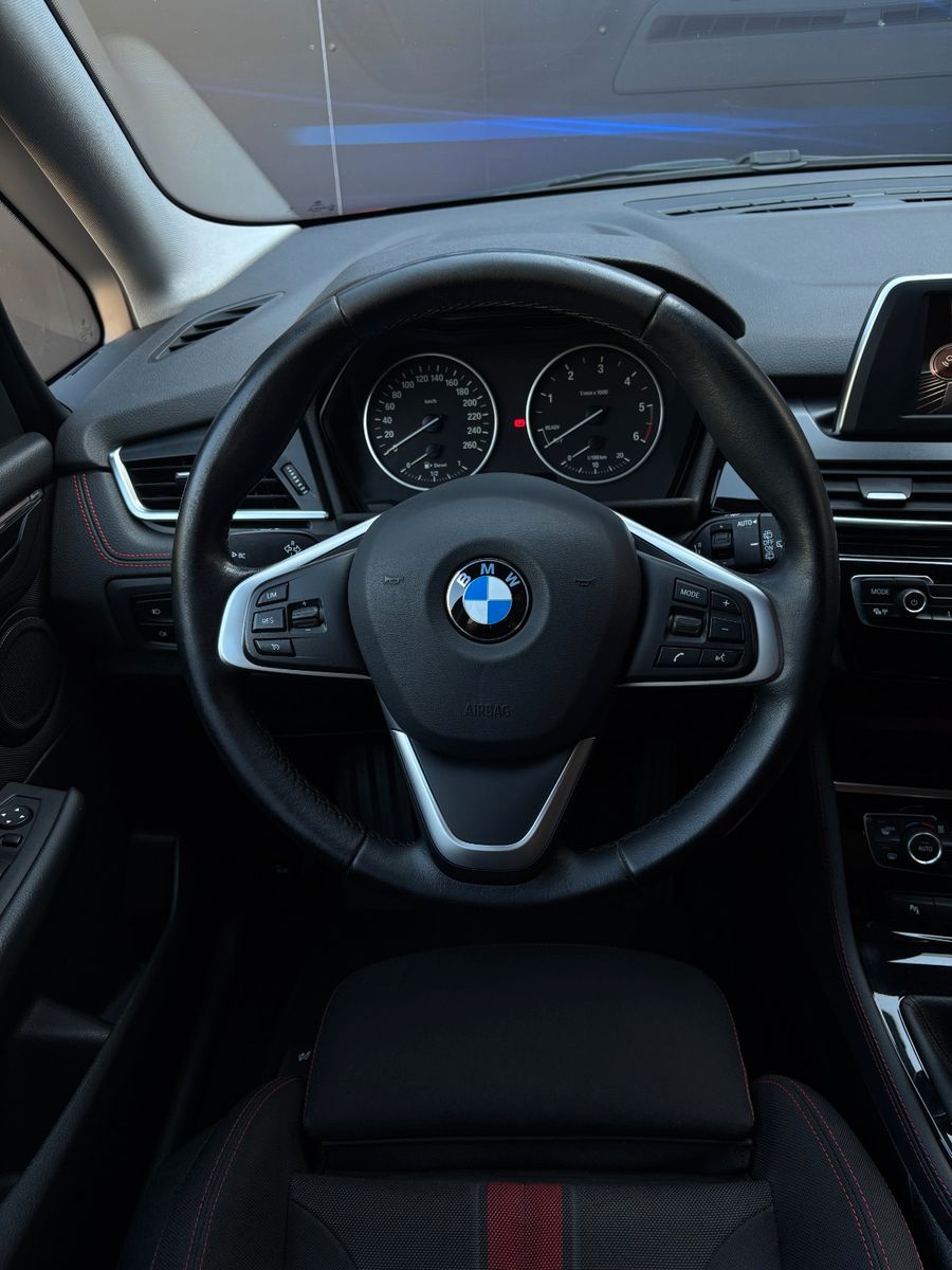 Fahrzeugabbildung BMW 218 2 Gran Tourer 218 d Sport Line