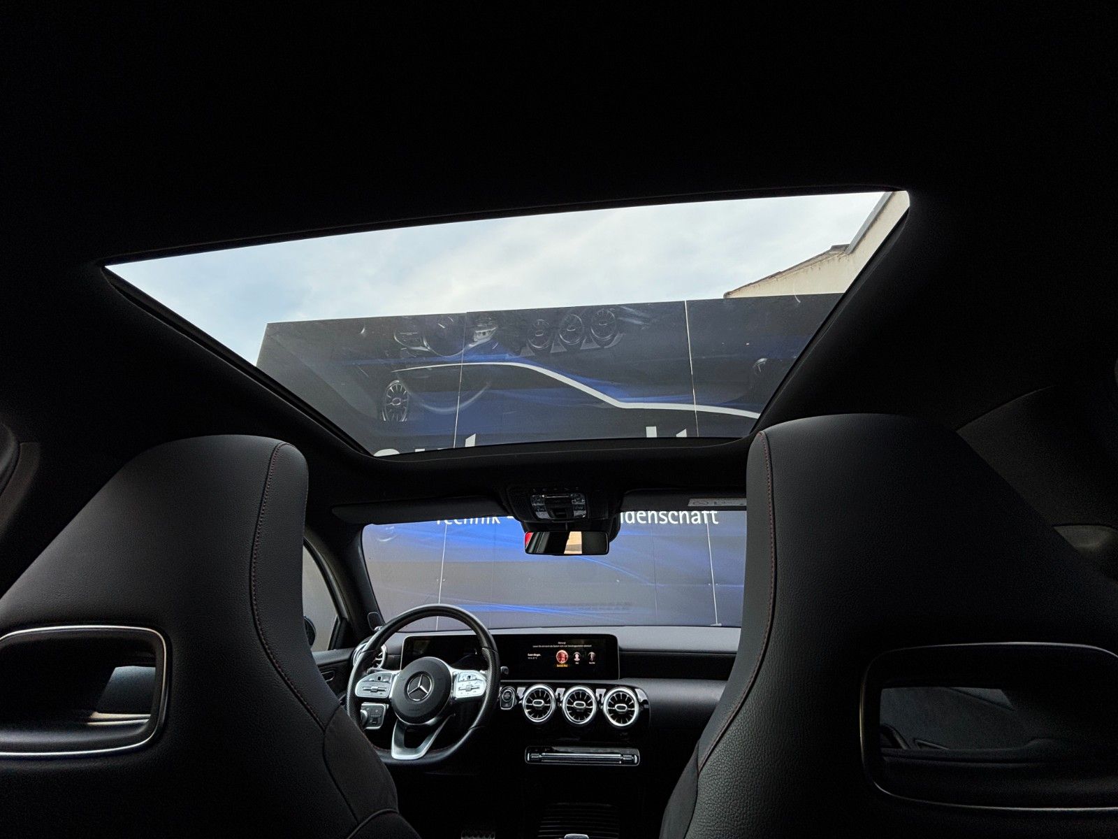 Fahrzeugabbildung Mercedes-Benz A 250 AMG Line