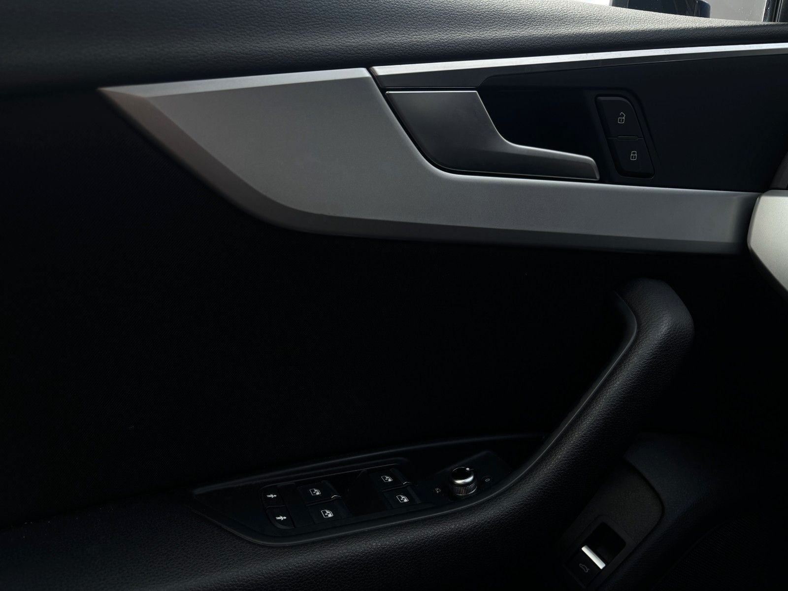 Fahrzeugabbildung Audi A4 Avant basis