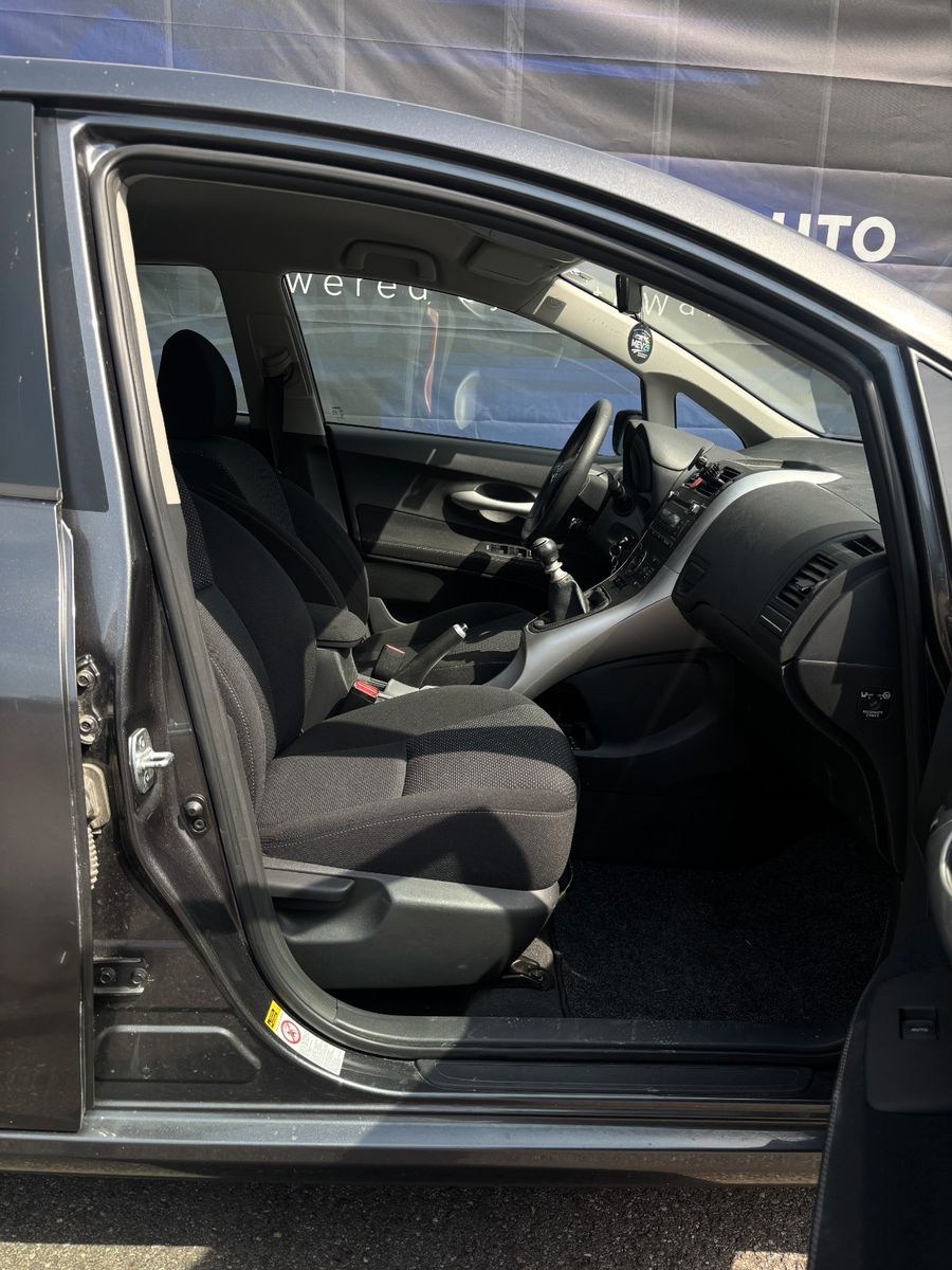 Fahrzeugabbildung Toyota Auris Edition