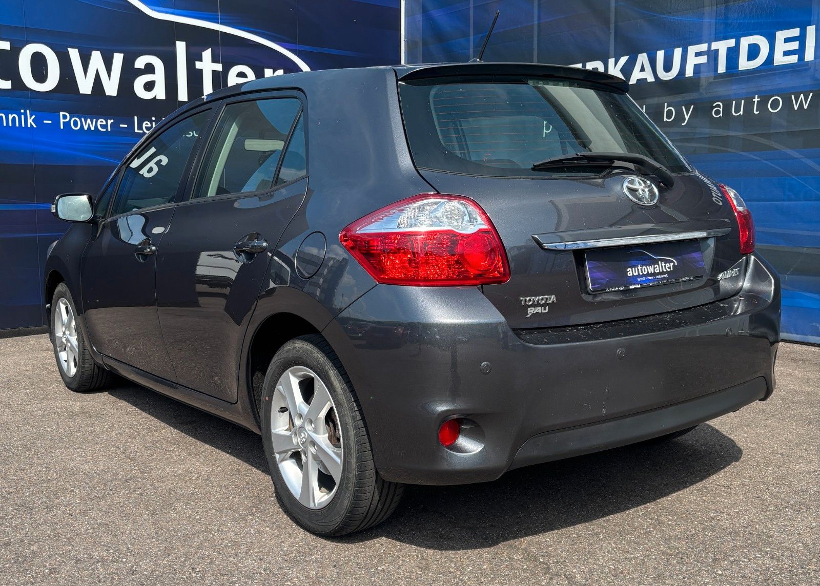 Fahrzeugabbildung Toyota Auris Edition