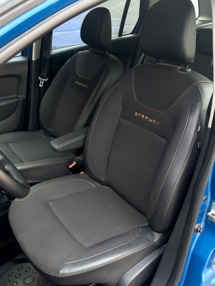 Fahrzeugabbildung Dacia Logan MCV II Kombi Stepway Celebration