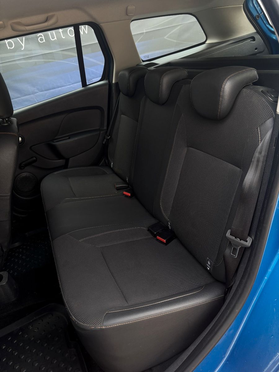 Fahrzeugabbildung Dacia Logan MCV II Kombi Stepway Celebration